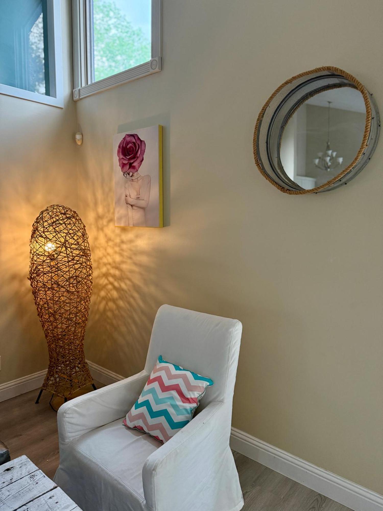 Gorgeous House&30 Second Bus Station Close C-Train& Free Parking Κάλγκαρι Εξωτερικό φωτογραφία